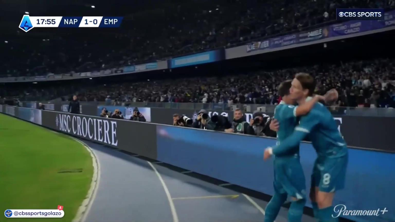 完美进球！麦克托米奈中场带球一条龙外围劲射破门！